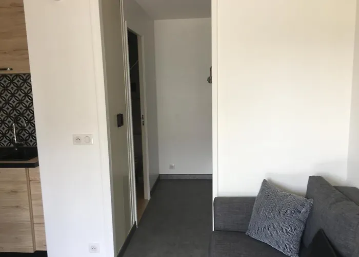 Apartment Front De Avec Terrasse Et Acces Direct A Merville-franceville - Fr-1-487-329 Merville-Franceville-Plage