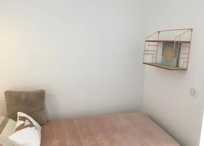 Front De Avec Terrasse Et Acces Direct A Merville-franceville - Fr-1-487-329 Apartment