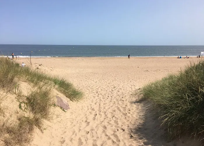 Apartment Front De Avec Terrasse Et Acces Direct A Merville-franceville - Fr-1-487-329 *