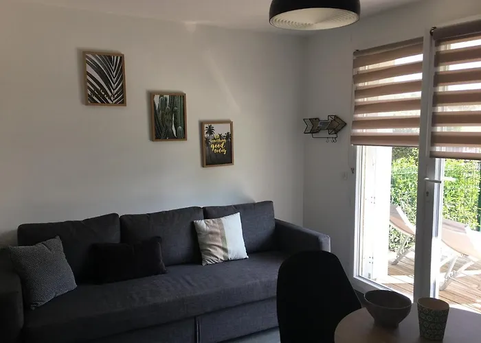 Front De Avec Terrasse Et Accès Direct à Merville-franceville - Fr-1-487-329